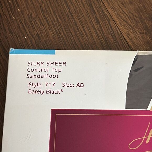 Vintage 1996 Hanes Silk Reflections control top sandalfoot pantyhose - Picture 2 of 5